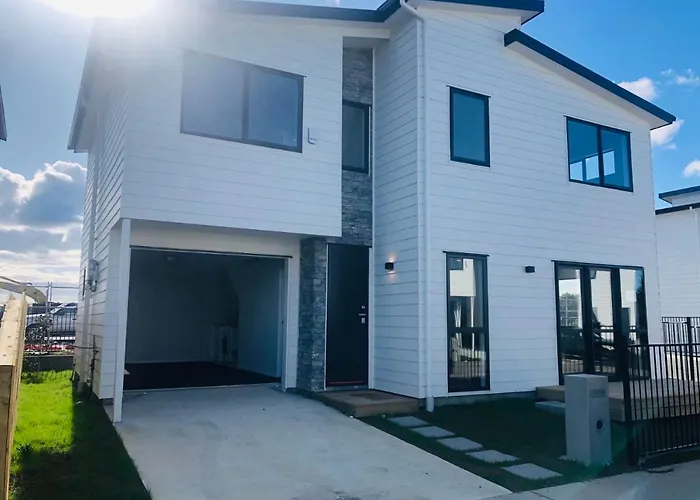 Modern & Luxurious Home 3